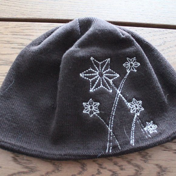 North Face Vintage Women Winter Hat Brown with Beige Floral embroidery - Picture 1 of 3